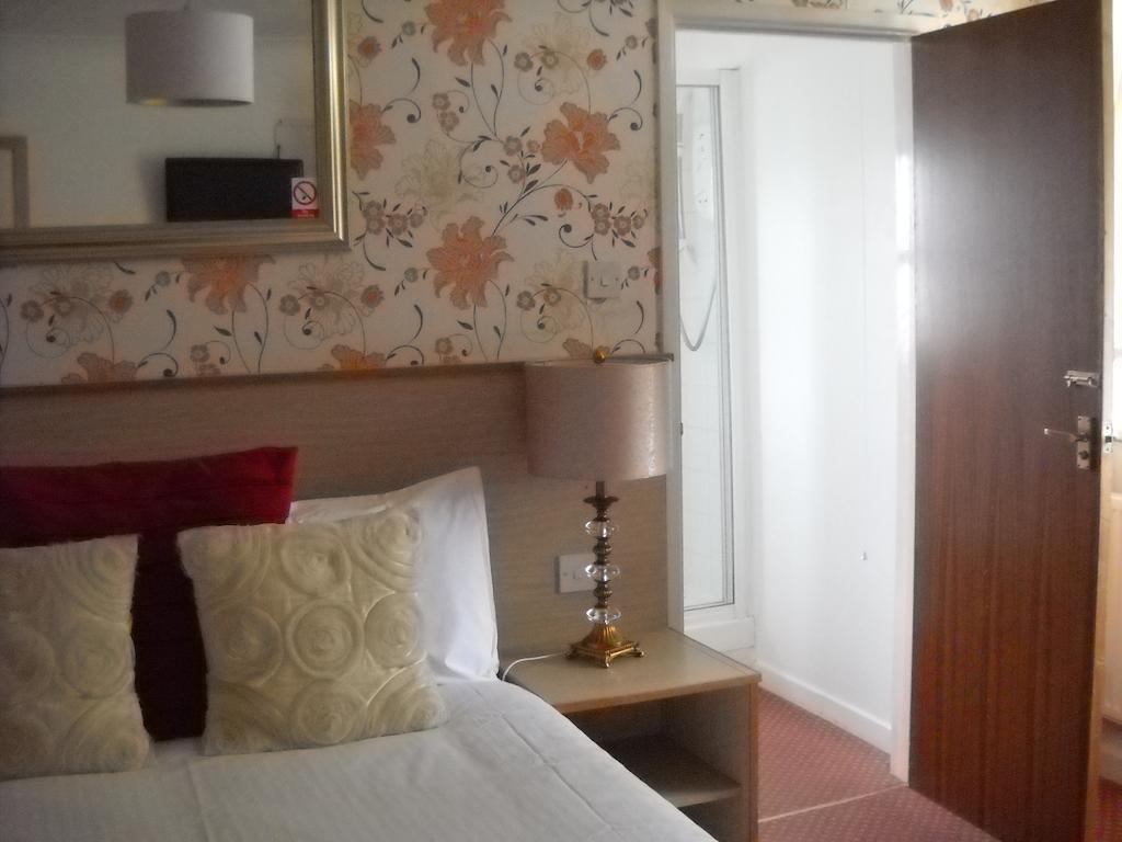 Carbeile Inn Torpoint Room photo