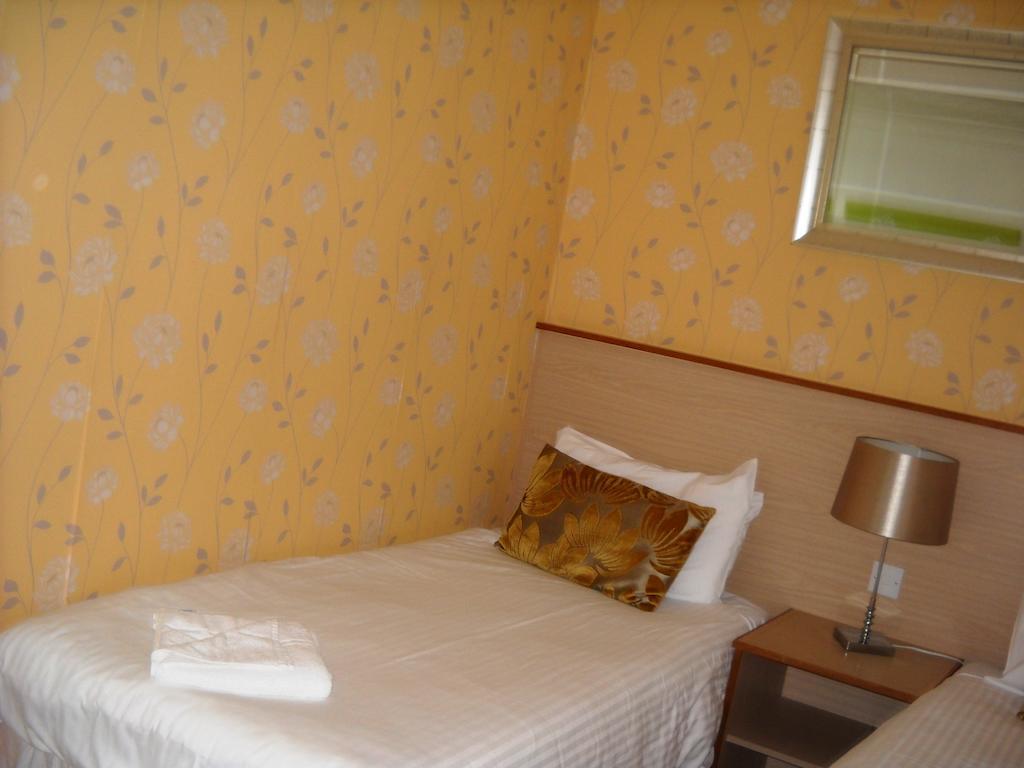 Carbeile Inn Torpoint Room photo