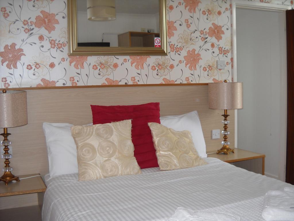 Carbeile Inn Torpoint Room photo